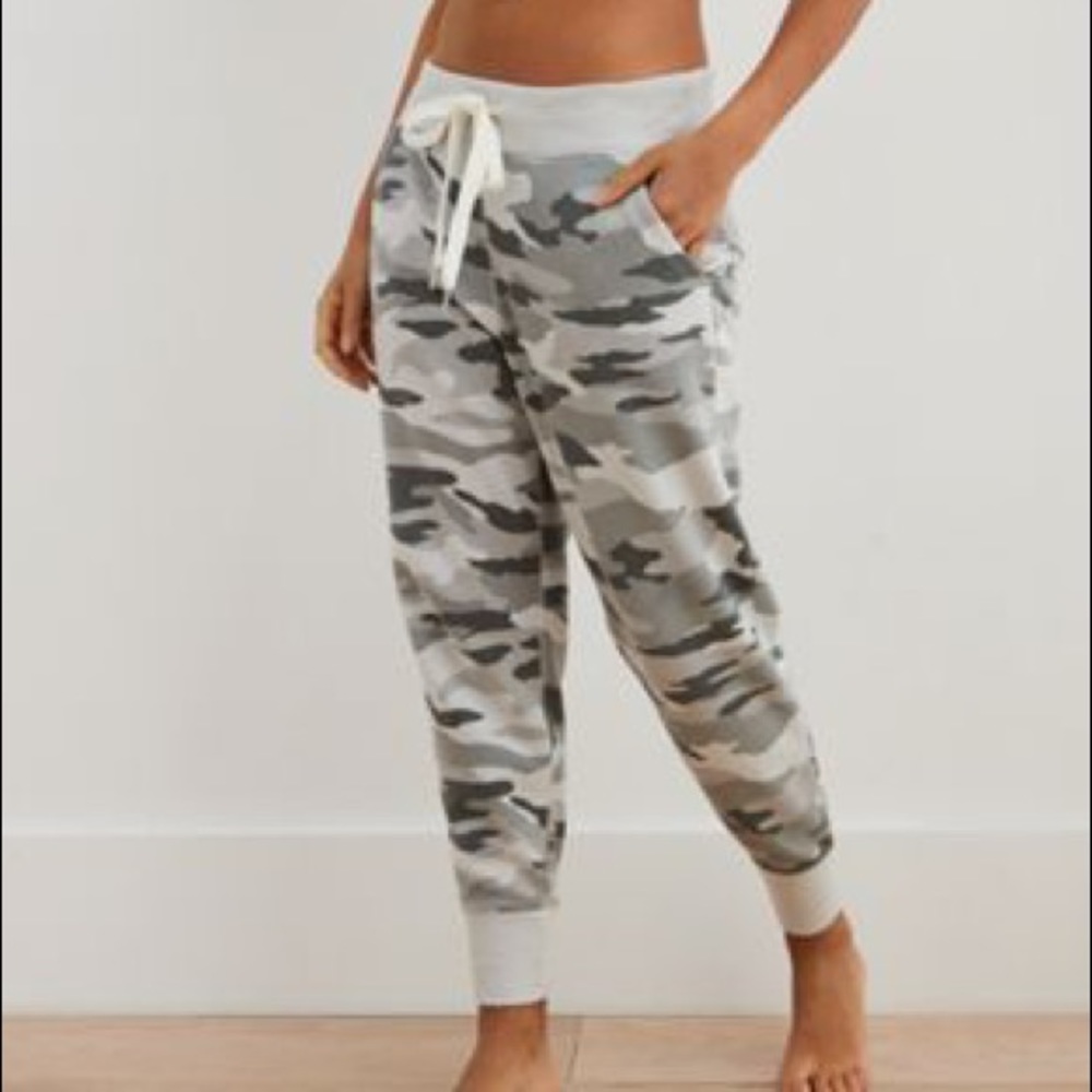 NEW Grey camo aerie sweatpants